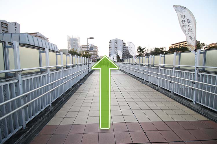 真っすぐ進みます